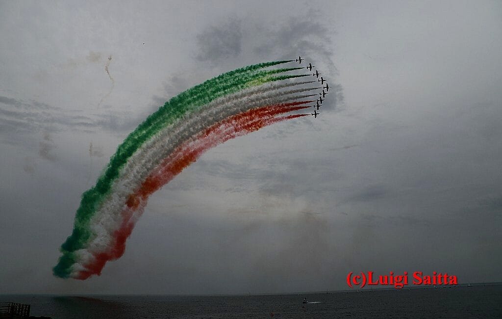 CATANIA: LO SHOW DELLE FRECCE TRICOLORI, ORGOGLIO ITALIANO – LE FOTO